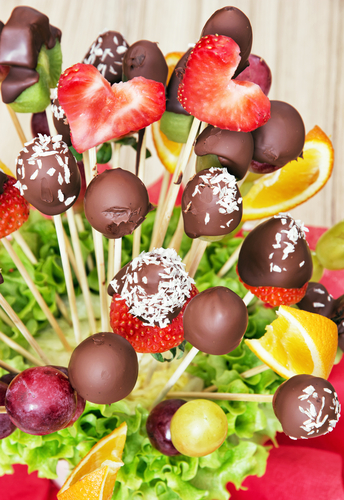 Fruit bouquet with chocolate frosting, gift for you, vertical co