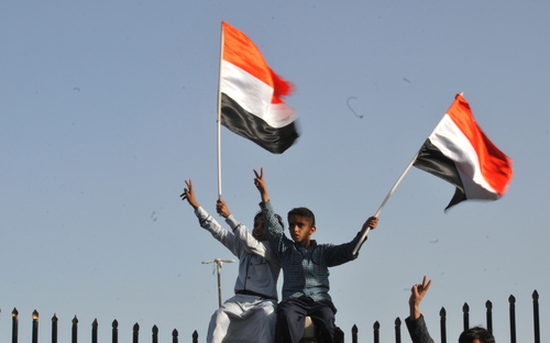 YEMEN, Sanaa : Children hold Yemeni flags during a demonstration in Sanaa on October 2, 2015, against ongoing military operations carried out by the Saudi-led coalition.