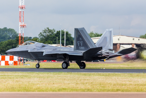 F-22 Raptor powers down the runway